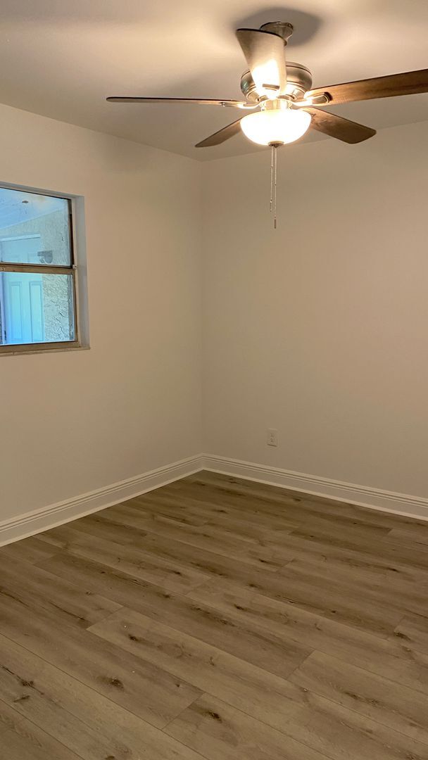 Building Photo - Beautifully Renovated 3/2 Villa in West Br...