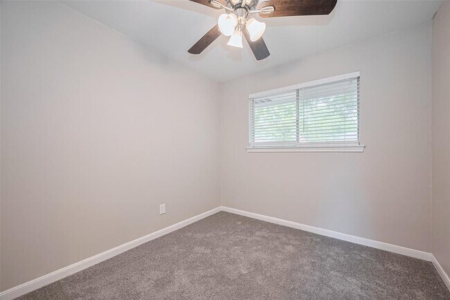 Building Photo - 9003 Chateau Forest Dr