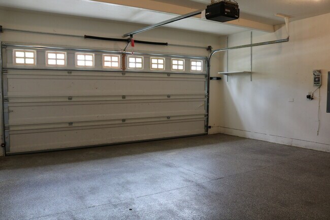 Building Photo - Home Sweet Home! 4 Bedroom/2.5 Bath in Salmon Creek: Available 10/10!