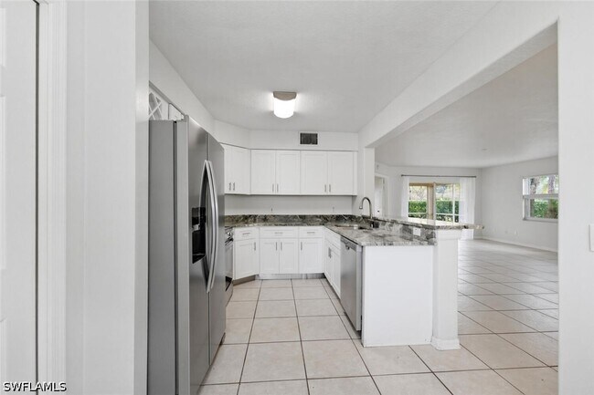 Building Photo - 9570 Crescent Garden Dr
