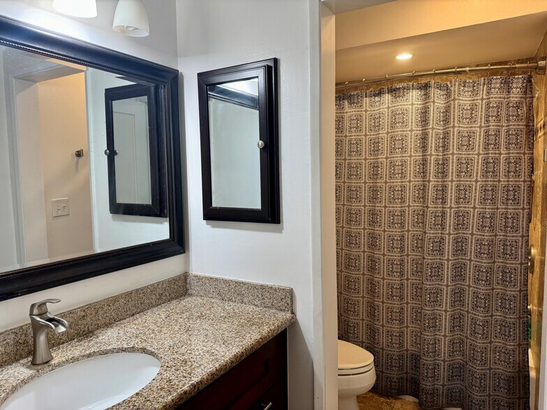 Guest bathroom - 3210 Merrill Dr