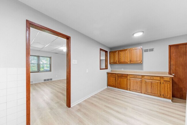 Building Photo - Cozy 3-Bedroom Home in Ferguson – $1,499/m...