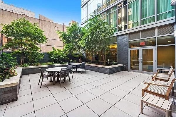 Building Photo - 57 Reade St