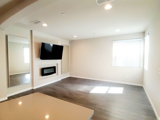 Building Photo - 618 Montage Cir