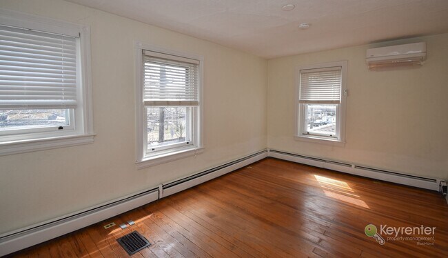 Building Photo - 2 Bedroom, 1.5 Bath Twin in Doylestown