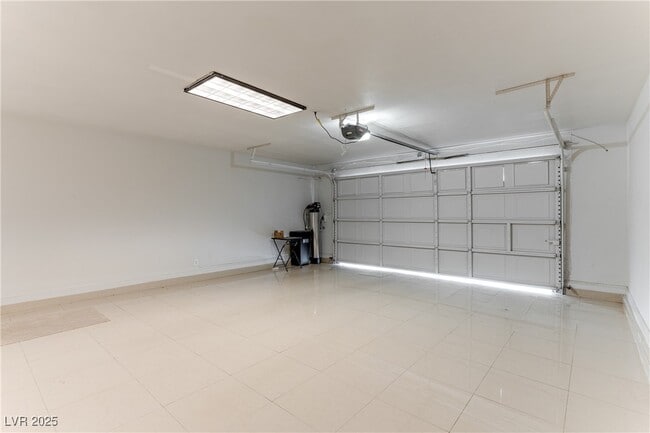 Building Photo - 2121 Rosanna St