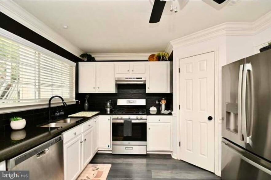 Kitchen - 16889 Toms River Loop