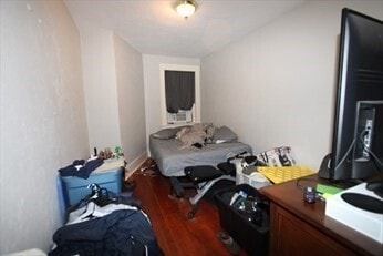 Building Photo - 122 Elm St