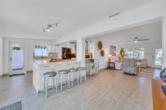 Building Photo - 1300 Mango Isle