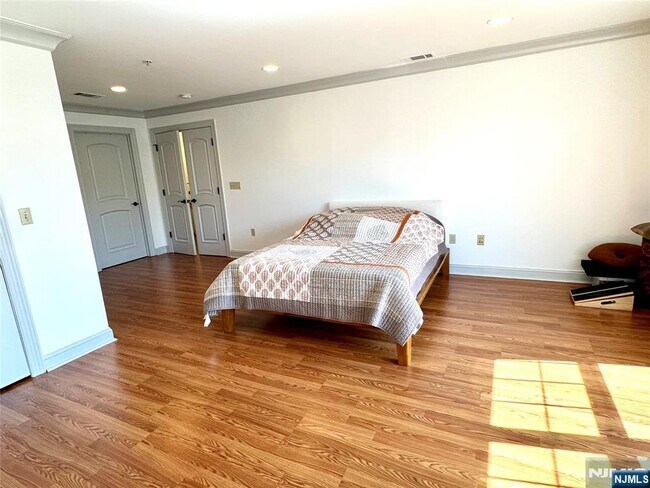 Building Photo - 2308 The Plaza