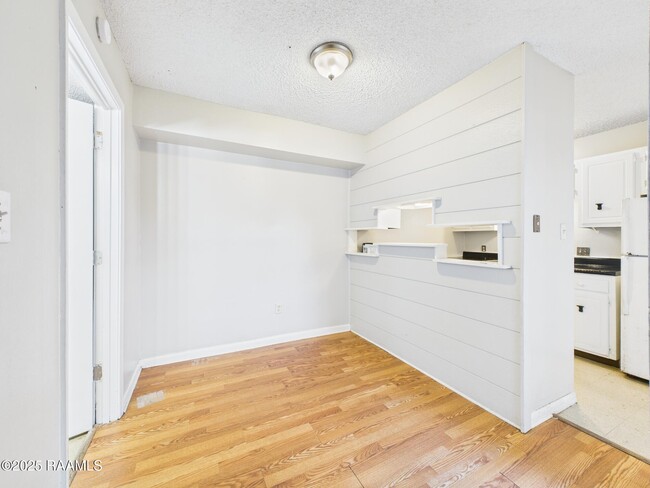 Building Photo - 506 Fox Run Ave