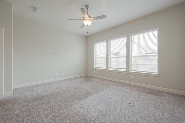 Building Photo - 402 Jolly Ginger Dr