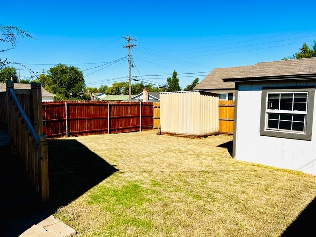Building Photo - Beautifully Updated 2BD 1BA Corner Lot Hom...