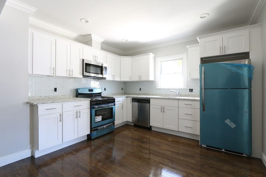 Building Photo - 43 Derby St