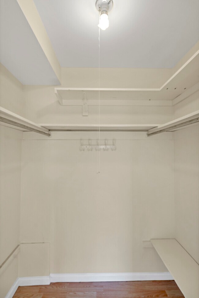 Building Photo - 1705 Robin Cir