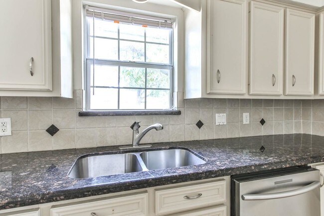 Building Photo - 3839 Sun Valley Dr