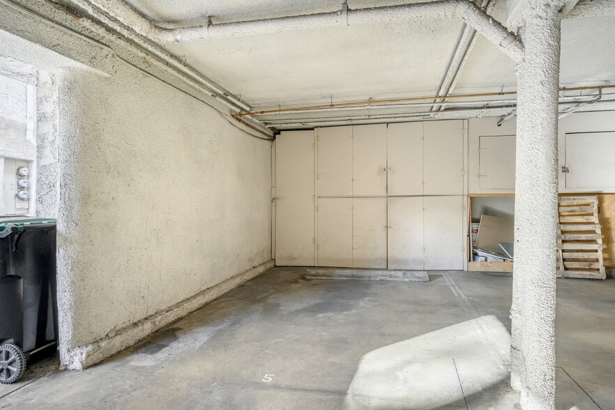 Building Photo - 408 Burchett St