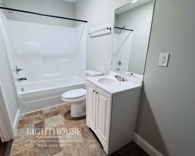 Building Photo - Charming 3-bedroom house in Halls!