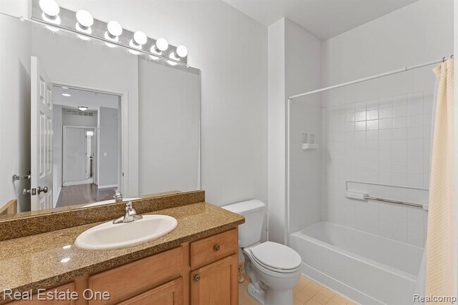 Building Photo - 3091 Camden Dr