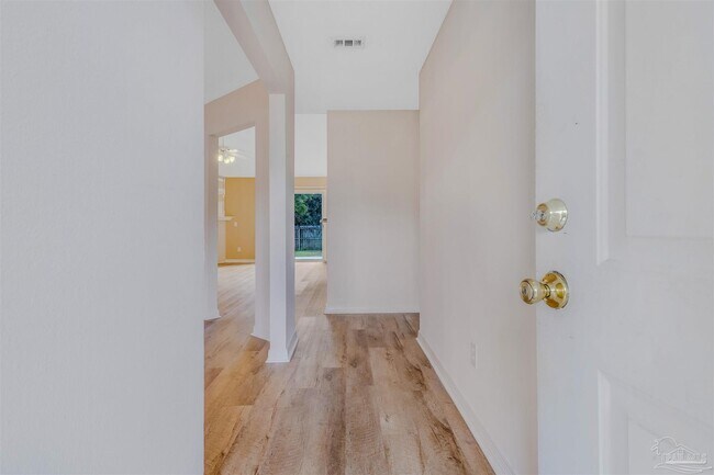 Building Photo - 10719 Crosscut Dr