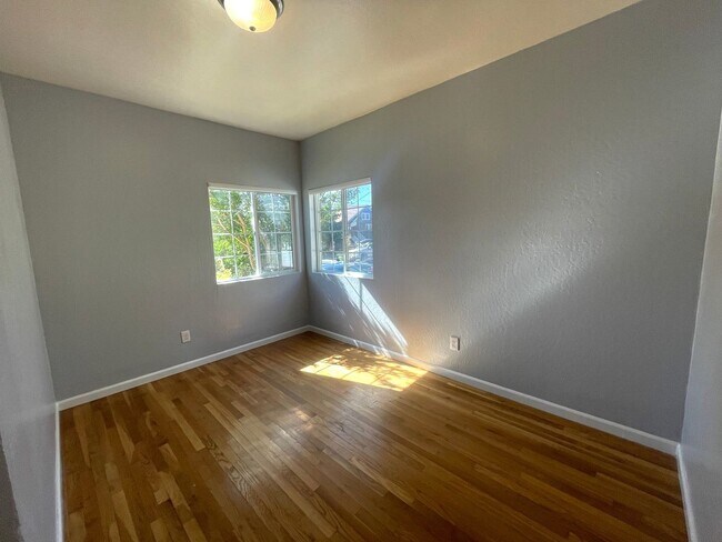 Building Photo - ~Berkeley School District~ Single Family Home - Huge Backyard!