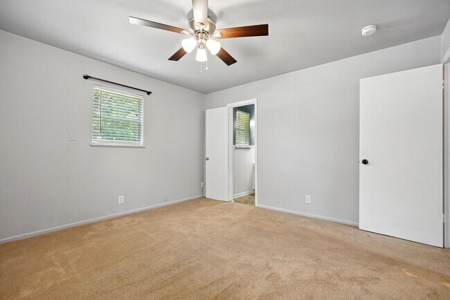 Building Photo - 2349 Marsalis Dr