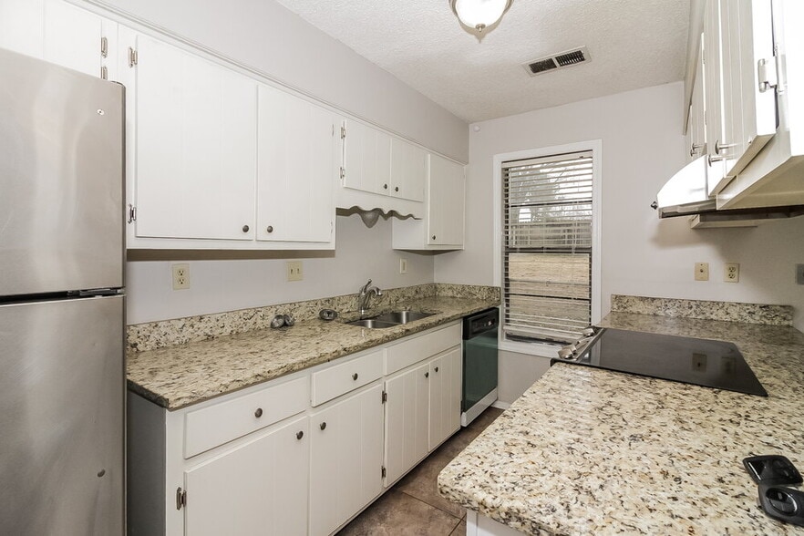 Building Photo - 8229 Valley Ridge Trail