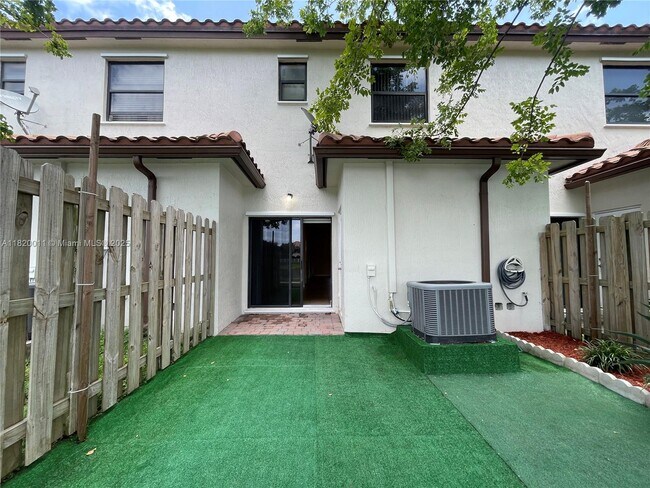 Building Photo - 548 SE 32nd Ave