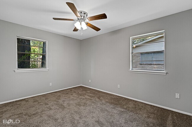 Building Photo - BEAUTIFUL 3 BEDROOM 2 BATH IN SPRINGLAKE, UNIVERSITY TERRANCE NEIGHBORHOOD