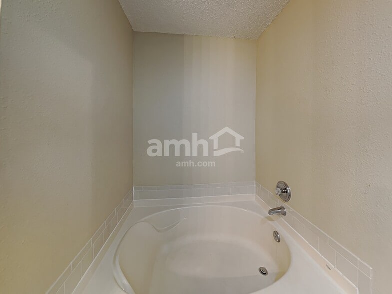 Building Photo - 6797 W Raleigh Dr