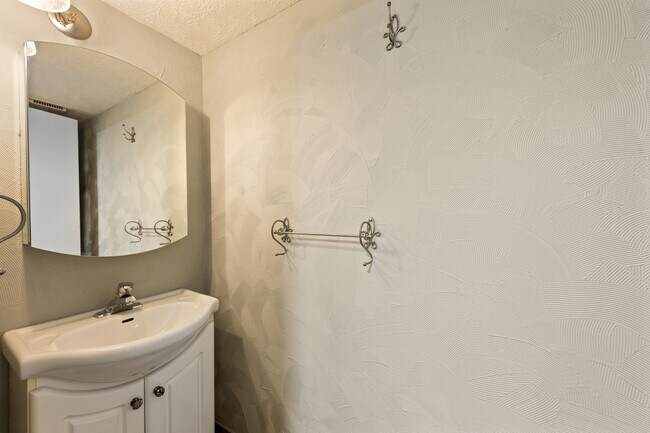 Building Photo - 260 Rodenburg Rd