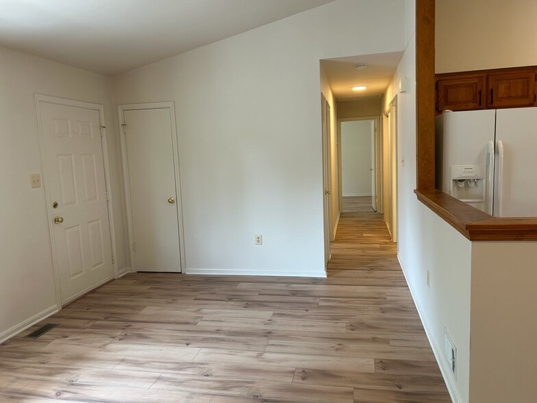 Building Photo - 9192 Winterset Dr