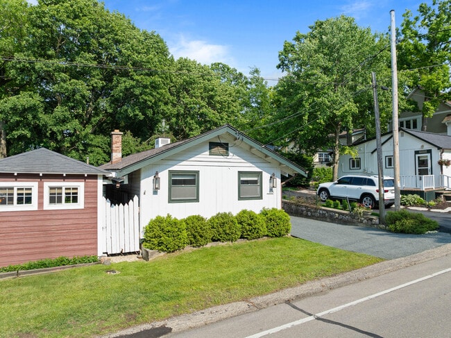 Building Photo - 163 N Lakeshore Dr