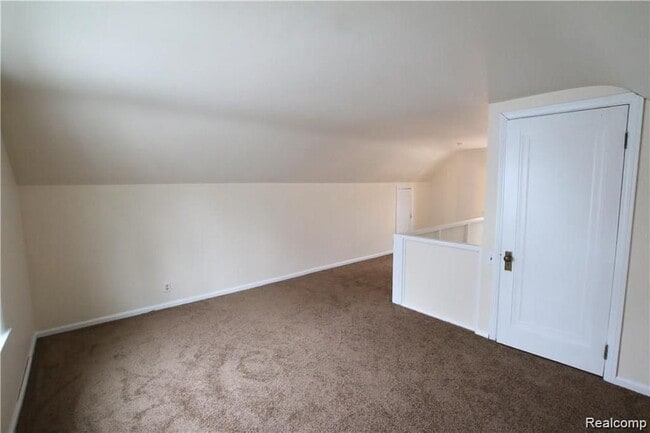 Building Photo - 25369 Ivanhoe Ave