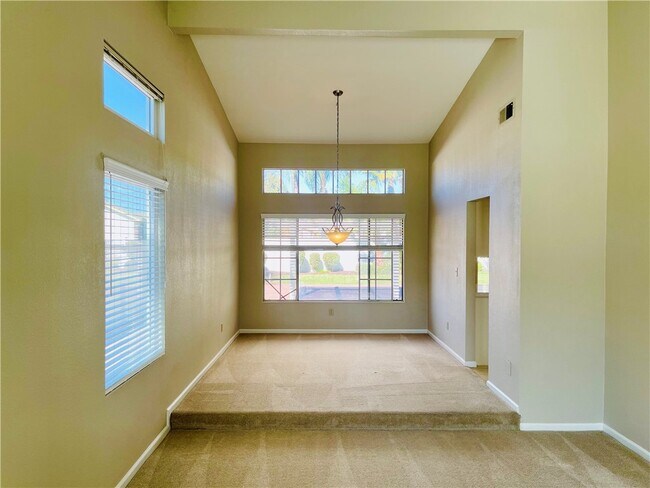 Building Photo - 25472 Day Lily Dr