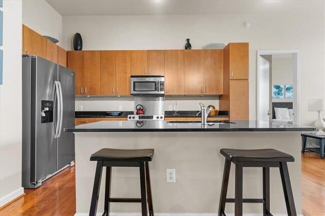 Building Photo - Charming 2BR Condo in Atlanta