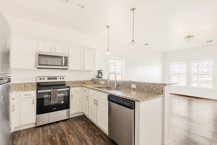 Building Photo - 11257 W Gabrielle Dr