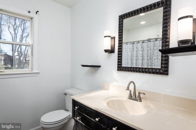 Building Photo - 8460 Colony Cir