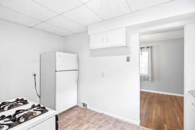 Building Photo - 8983 Highland Dr