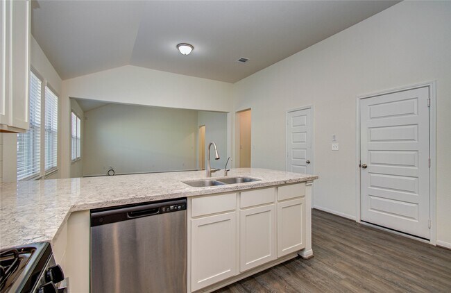 Building Photo - 8426 Beacon Bay Cir