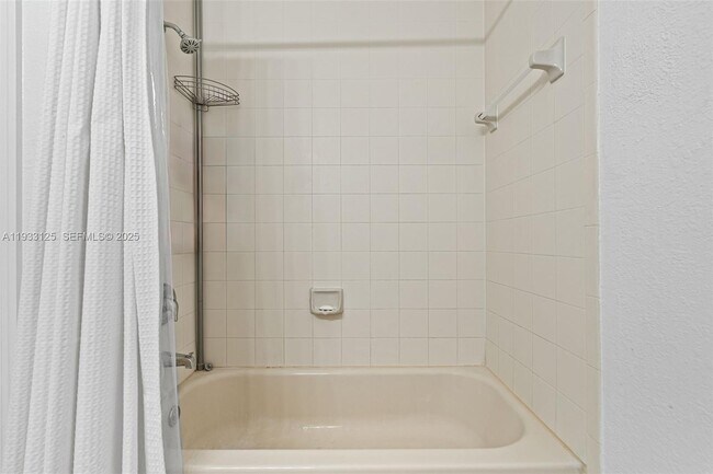 Building Photo - 2731 SE 17th Ave