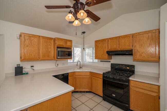 Building Photo - 8004 Old Barn Dr