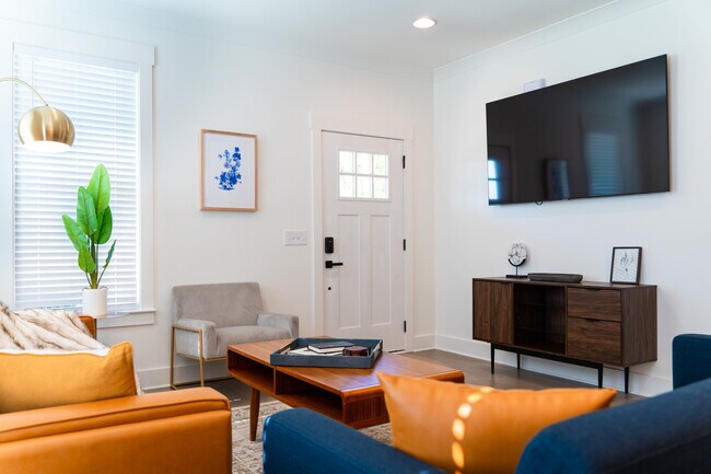 Building Photo - 1017 E 14th St