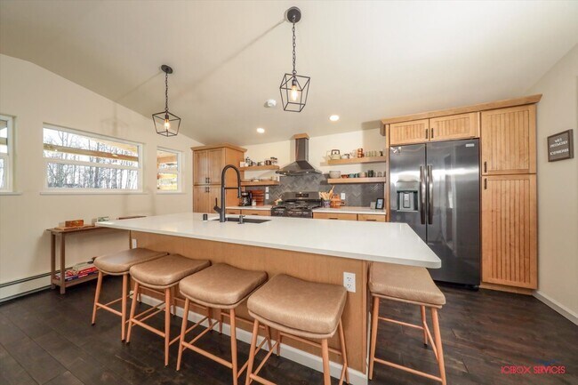 Building Photo - 7427 Twin Lakes Dr