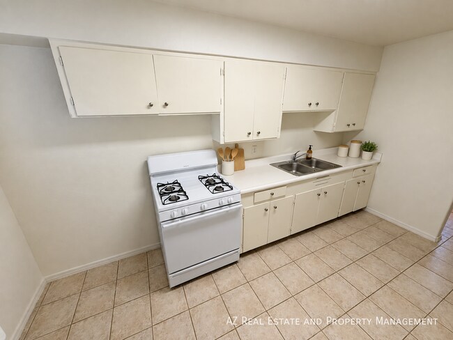 Building Photo - 10648 N 15th Ave