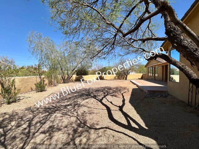 Building Photo - 4340 E Cerrada Del Charro