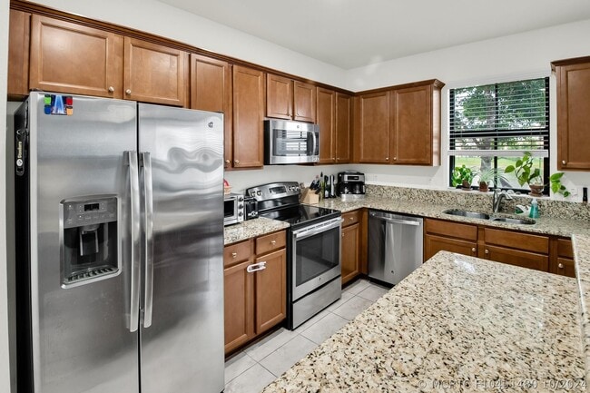 Building Photo - 8455 Lakeview Trail