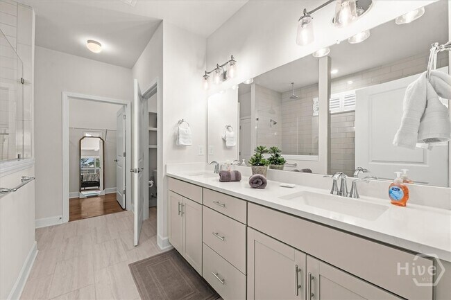 Building Photo - 1021 Leeward Run Trl