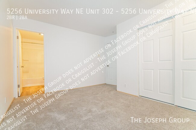 Building Photo - 5256 University Wy NE