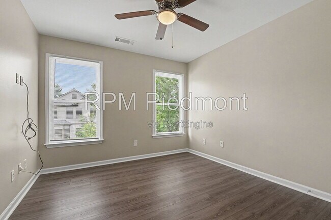 Building Photo - 739 Prince Pl NW